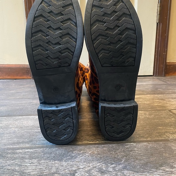 Leopard Print Knee-High Boots - Picture 6 of 6